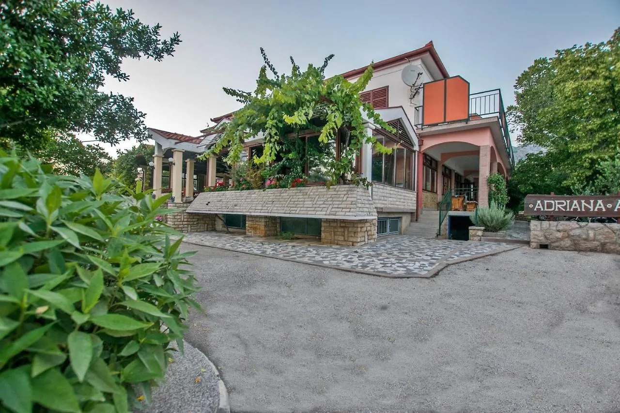 Apartments And Rooms With Parking Space Starigrad, Paklenica - 18034