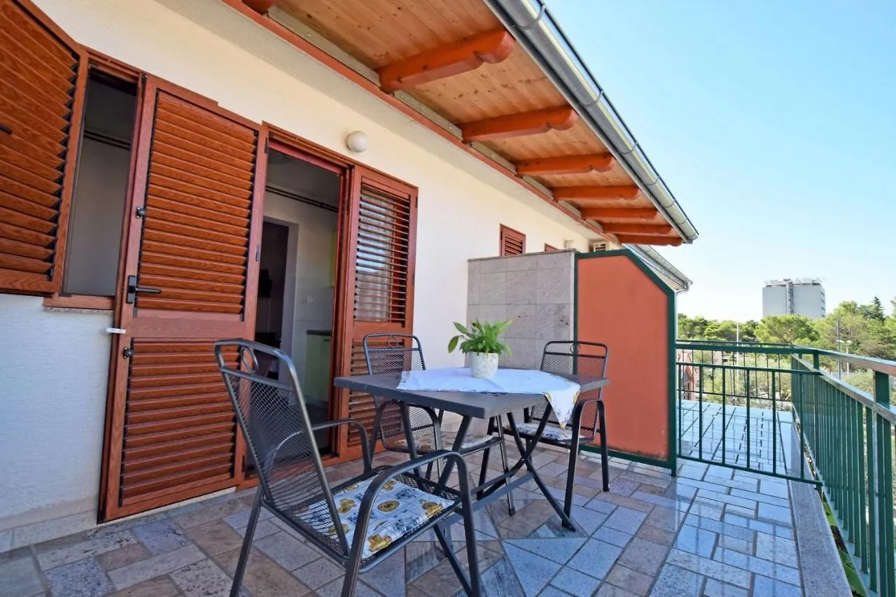 Guest house Apartments And Rooms With Parking Space Starigrad, Paklenica - 18034