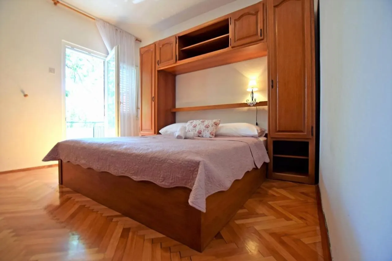 Apartments And Rooms With Parking Space Starigrad, Paklenica - 18034 Starigrad Paklenica