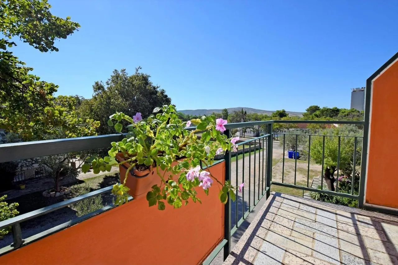 Apartments And Rooms With Parking Space Starigrad, Paklenica - 18034 Starigrad Paklenica