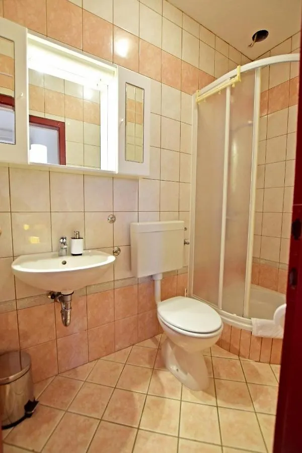 Guest house Apartments And Rooms With Parking Space Starigrad, Paklenica - 18034