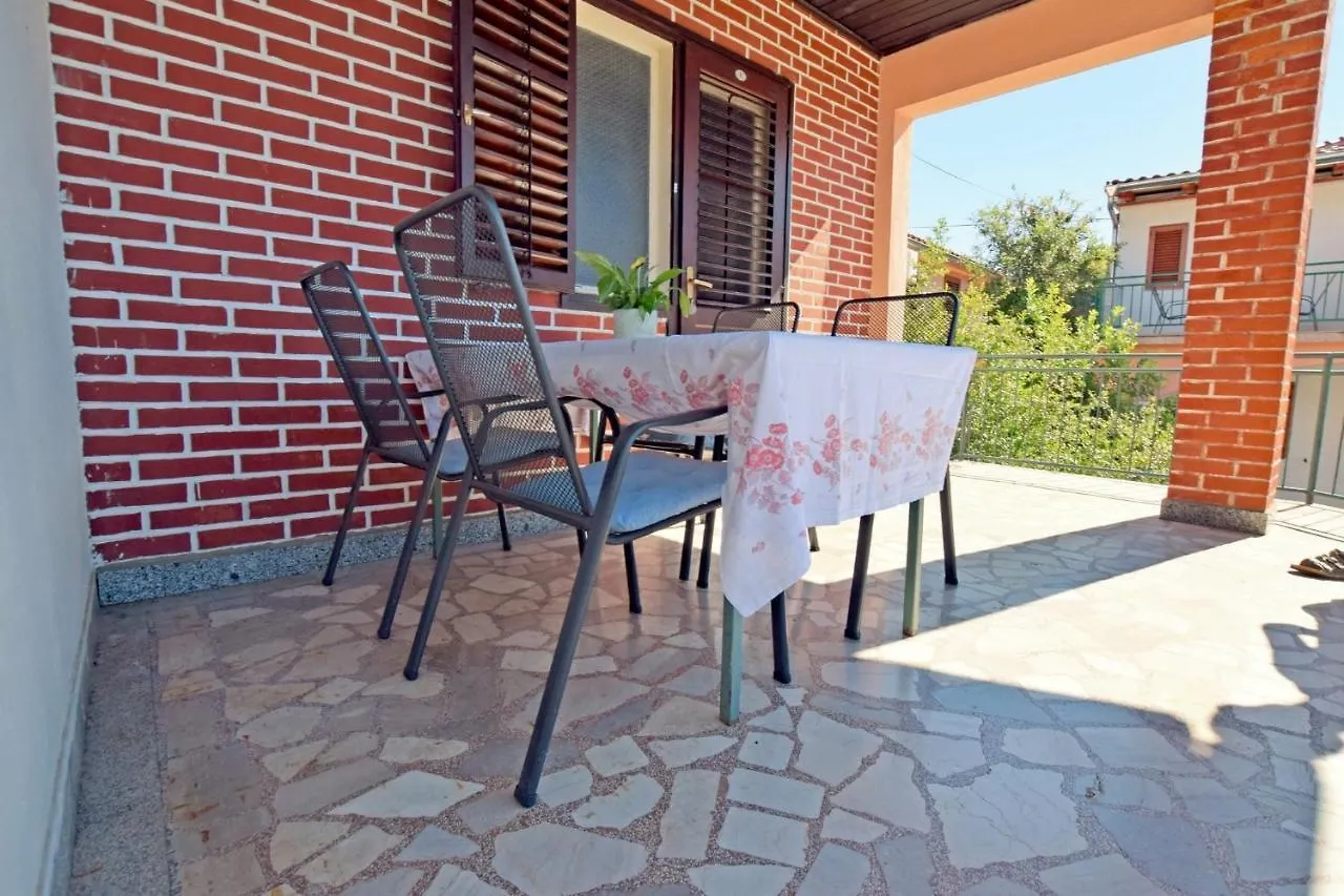 Apartments And Rooms With Parking Space Starigrad, Paklenica - 18034 Guest house