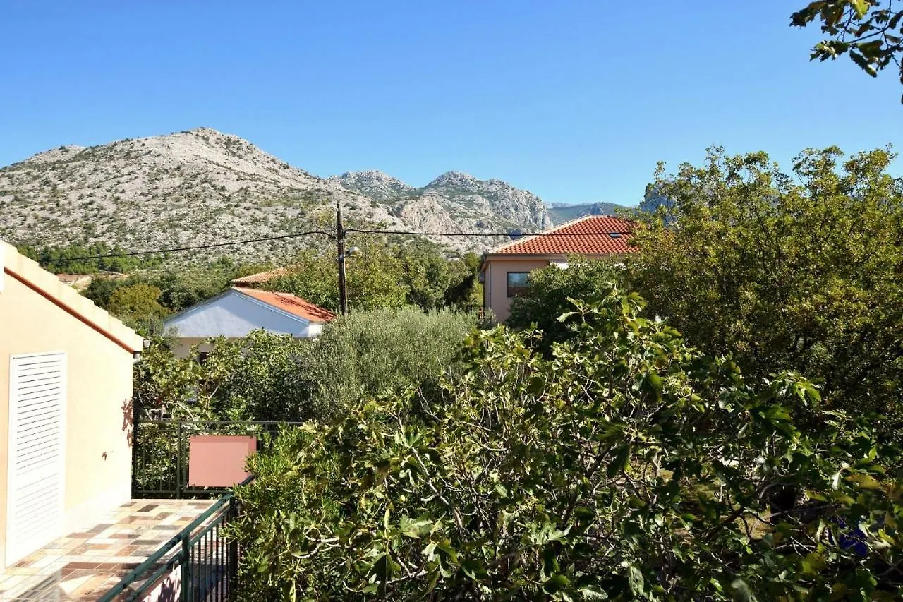 Apartments And Rooms With Parking Space Starigrad, Paklenica - 18034 Guest house