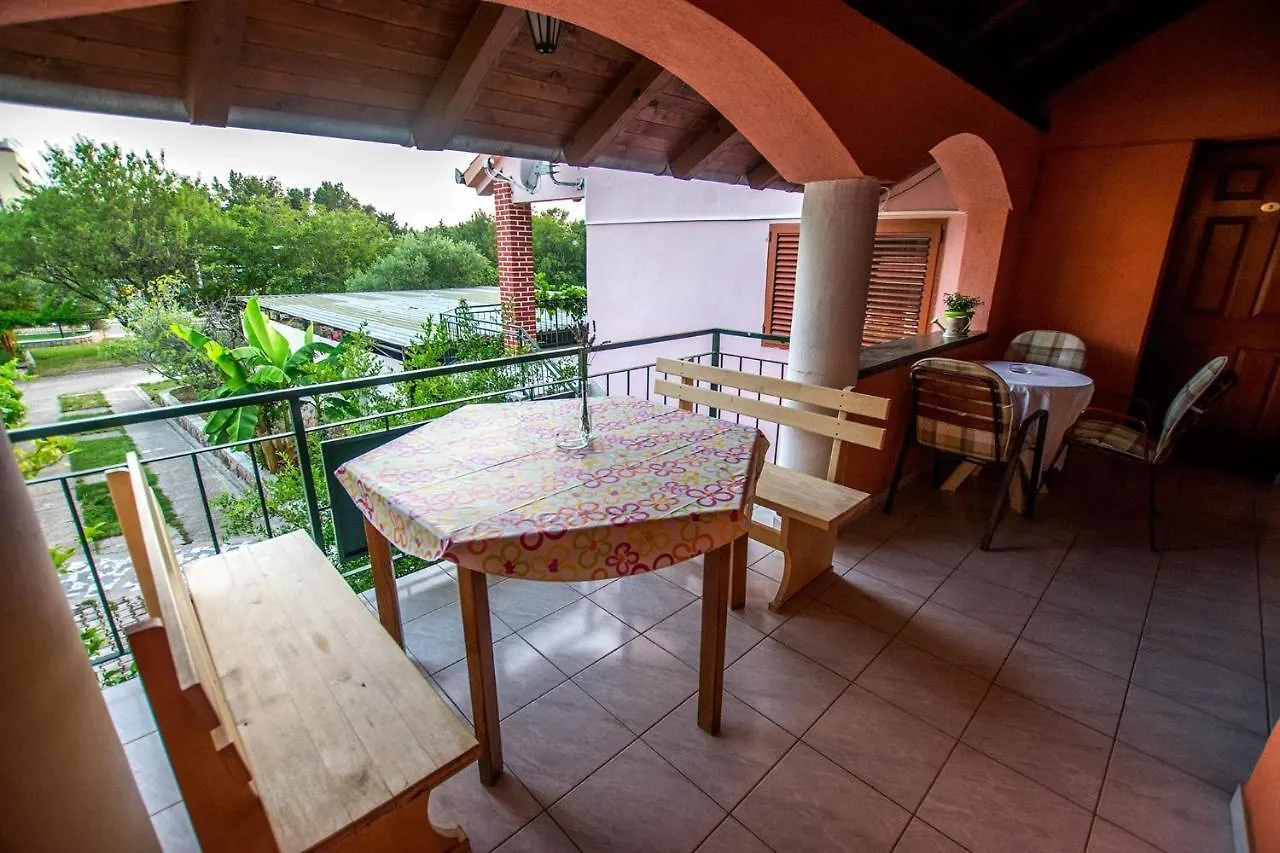 Guest house Apartments And Rooms With Parking Space Starigrad, Paklenica - 18034