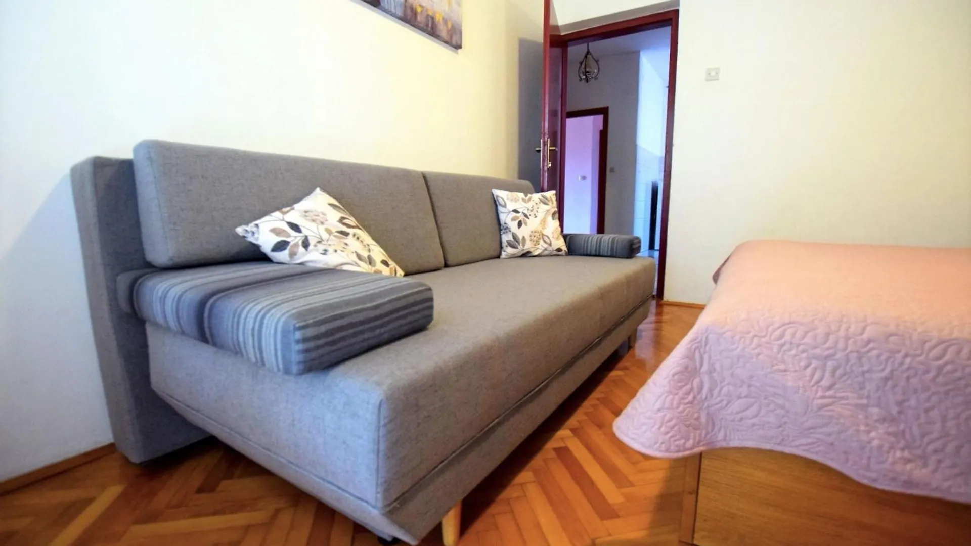 Apartments And Rooms With Parking Space Starigrad, Paklenica - 18034 Guest house