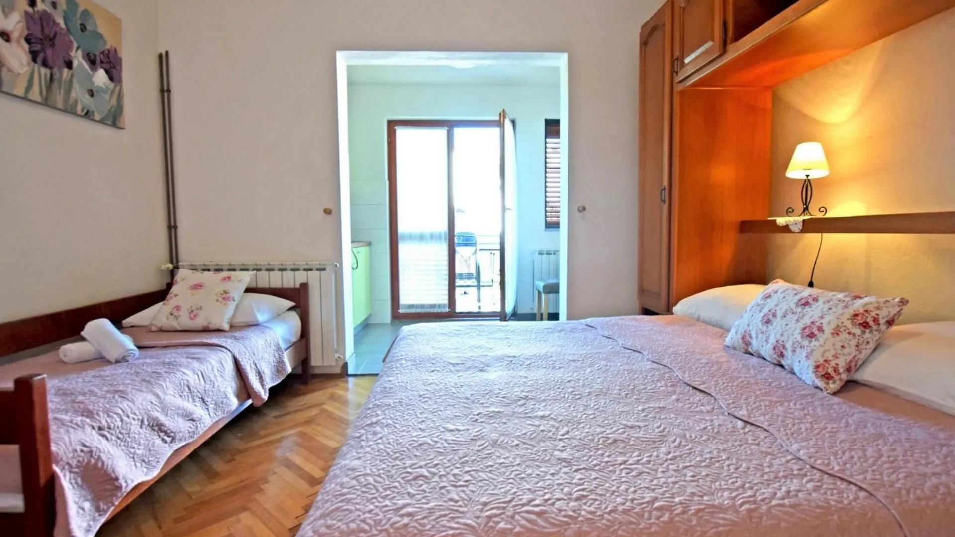 Apartments And Rooms With Parking Space Starigrad, Paklenica - 18034