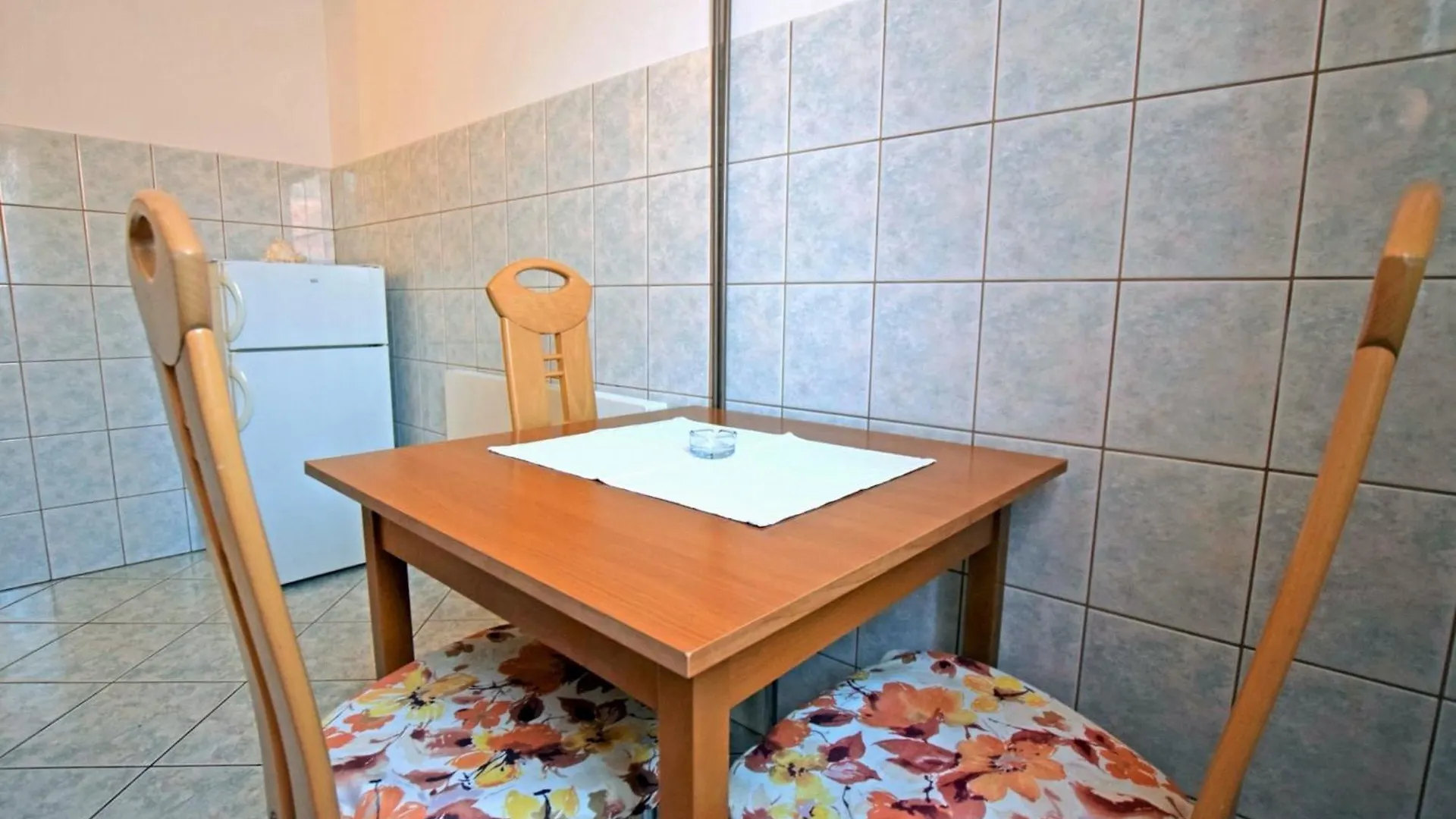 Apartments And Rooms With Parking Space Starigrad, Paklenica - 18034 Guest house